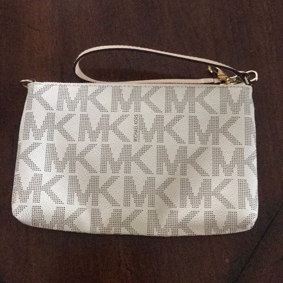 Michael Kors wristlet. - Picture 2 of 4